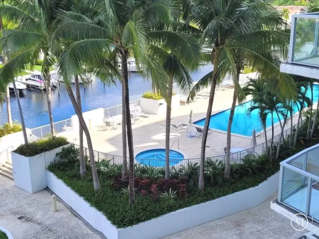 2-bedroom condo for rent in Aventura - 3029 NE 188th Street - MondialRealty
