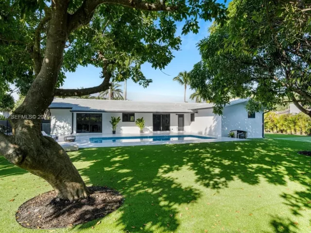 4-bedroom home for rent in Miami - 9600 SW 147th St - MondialRealty