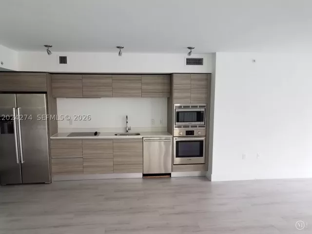 1-bedroom condo for sale in Miami Beach - 6620 INDIAN CREEK DR 104 - MondialRealty