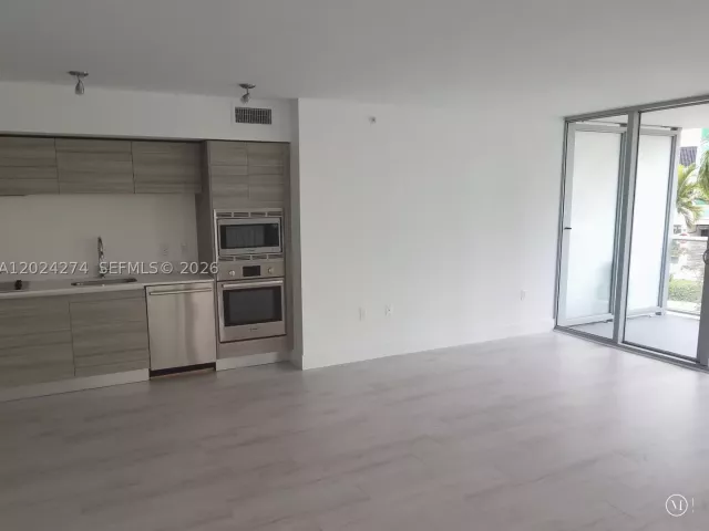 1-bedroom condo for sale in Miami Beach - 6620 INDIAN CREEK DR 104 - MondialRealty