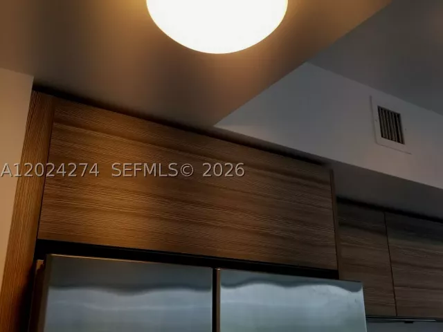 1-bedroom condo for sale in Miami Beach - 6620 INDIAN CREEK DR 104 - MondialRealty