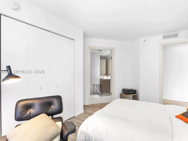 2-bedroom condo for sale in Miami - 801 S Miami Ave 4405 - MondialRealty