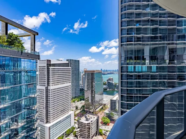 2-bedroom condo for sale in Miami - 801 S Miami Ave 4405 - MondialRealty