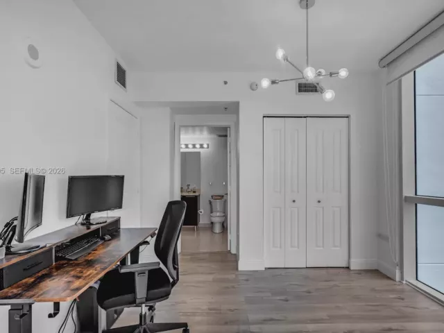 2-bedroom condo for rent in Miami - 480 NE 30th St 1703 - MondialRealty