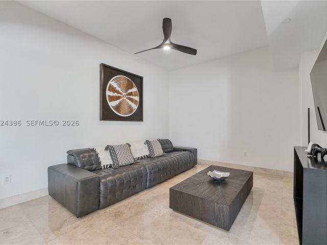1-bedroom condo for sale in Fort Lauderdale - 1819 SE 17th St 501 - MondialRealty