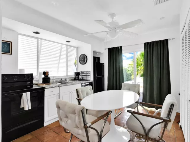 3-bedroom home for rent in Delray Beach - 3218 Palm Drive - MondialRealty