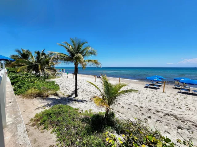 2-bedroom condo for rent in Hallandale Beach - 2030 S Ocean Dr 923 - MondialRealty