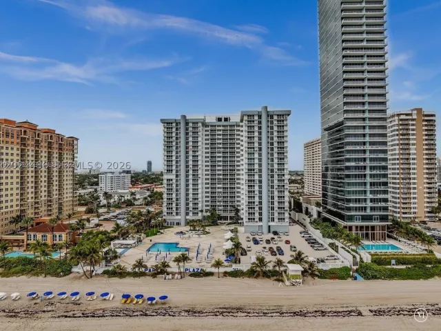 2-bedroom condo for rent in Hallandale Beach - 2030 S Ocean Dr 923 - MondialRealty