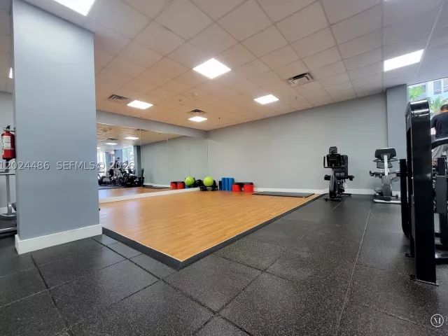 2-bedroom condo for rent in Hallandale Beach - 2030 S Ocean Dr 923 - MondialRealty