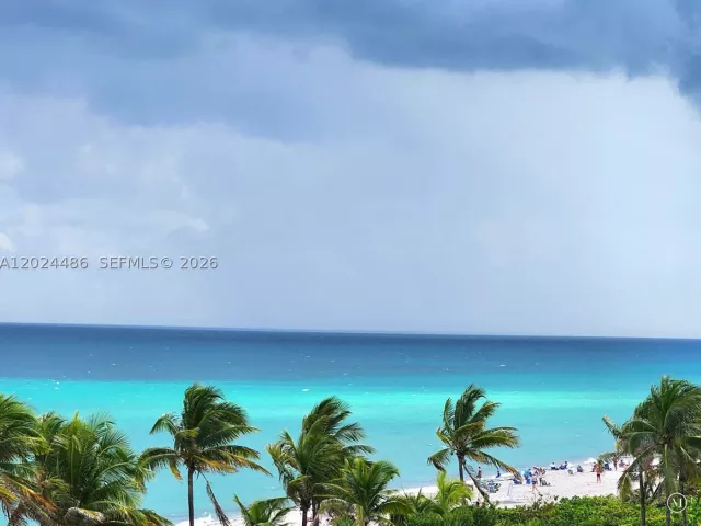 2-bedroom condo for rent in Hallandale Beach - 2030 S Ocean Dr 923 - MondialRealty