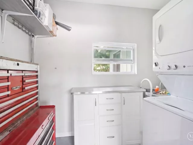 2-bedroom home for sale in Pompano Beach - 712 NE 10th Avenue - MondialRealty