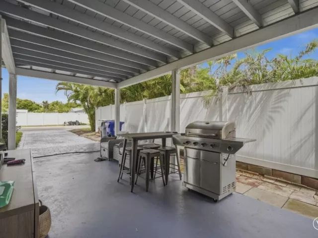 2-bedroom home for sale in Pompano Beach - 712 NE 10th Avenue - MondialRealty