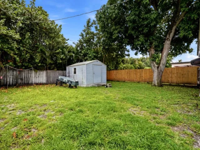 2-bedroom home for sale in Pompano Beach - 712 NE 10th Avenue - MondialRealty