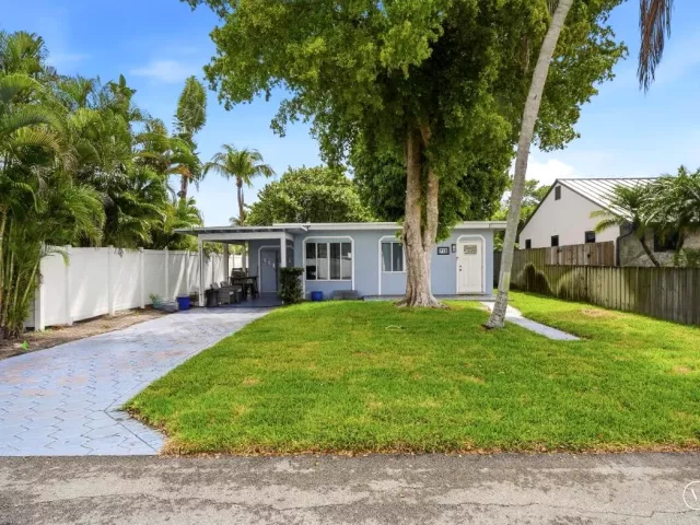 2-bedroom home for sale in Pompano Beach - 712 NE 10th Avenue - MondialRealty