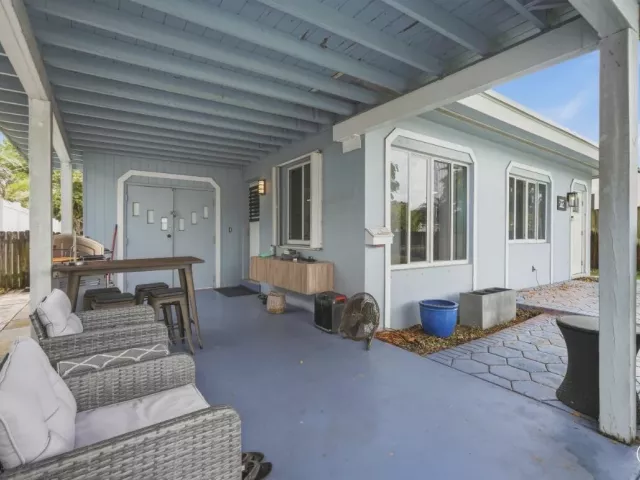 2-bedroom home for sale in Pompano Beach - 712 NE 10th Avenue - MondialRealty