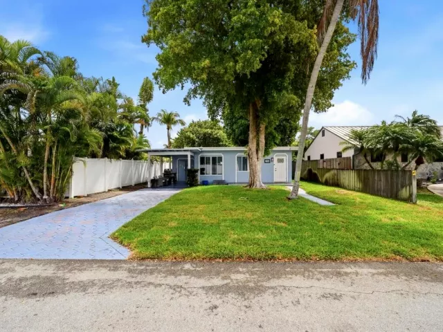 2-bedroom home for sale in Pompano Beach - 712 NE 10th Avenue - MondialRealty