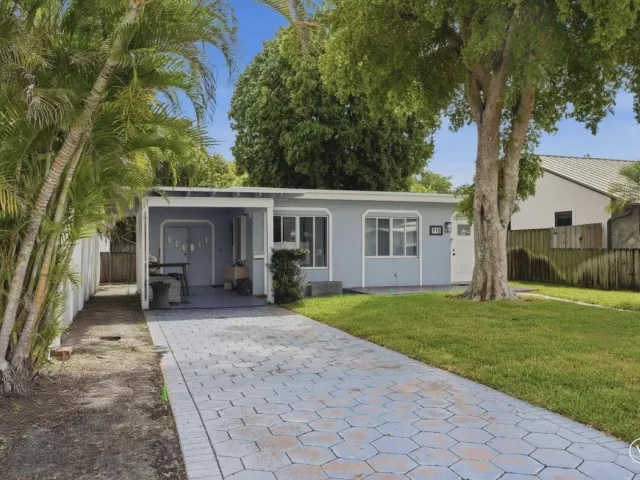 2-bedroom home for sale in Pompano Beach - 712 NE 10th Avenue - MondialRealty