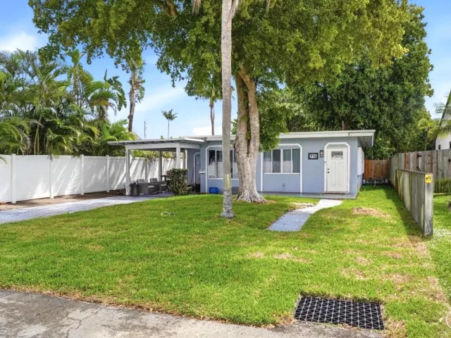 2-bedroom home for sale in Pompano Beach - 712 NE 10th Avenue - MondialRealty