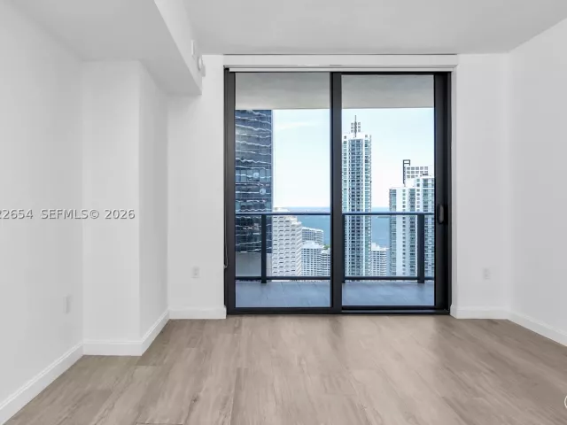 1-bedroom condo for sale in Miami - 45 SW 9th St 3502 - MondialRealty