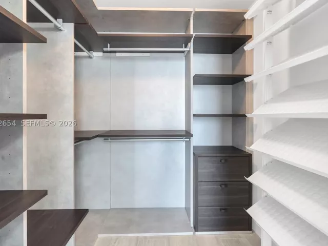 1-bedroom condo for sale in Miami - 45 SW 9th St 3502 - MondialRealty