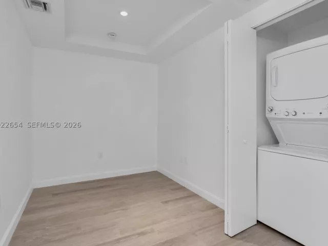 1-bedroom condo for sale in Miami - 45 SW 9th St 3502 - MondialRealty