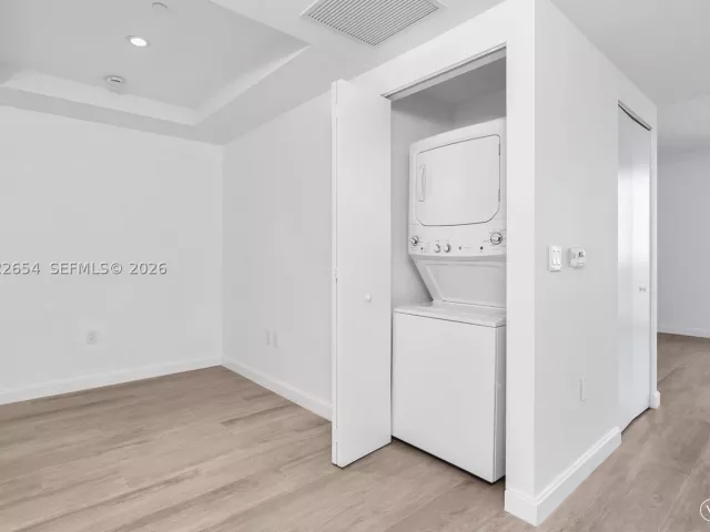1-bedroom condo for sale in Miami - 45 SW 9th St 3502 - MondialRealty