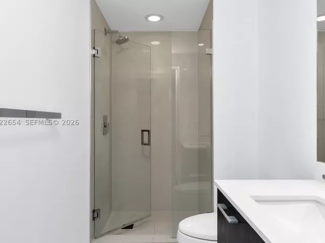 1-bedroom condo for sale in Miami - 45 SW 9th St 3502 - MondialRealty