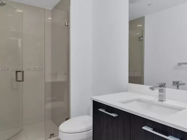 1-bedroom condo for sale in Miami - 45 SW 9th St 3502 - MondialRealty