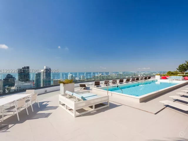 1-bedroom condo for sale in Miami - 45 SW 9th St 3502 - MondialRealty