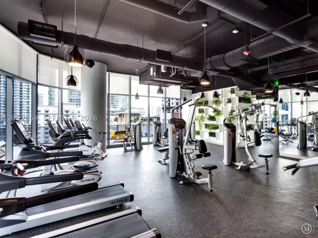 1-bedroom condo for sale in Miami - 45 SW 9th St 3502 - MondialRealty