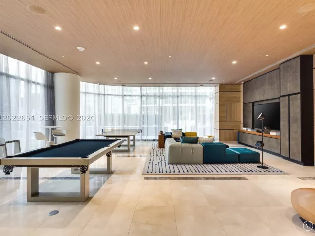 1-bedroom condo for sale in Miami - 45 SW 9th St 3502 - MondialRealty