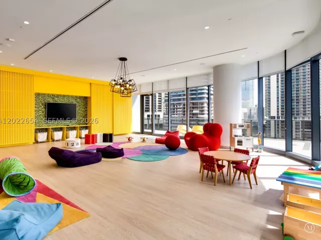 1-bedroom condo for sale in Miami - 45 SW 9th St 3502 - MondialRealty