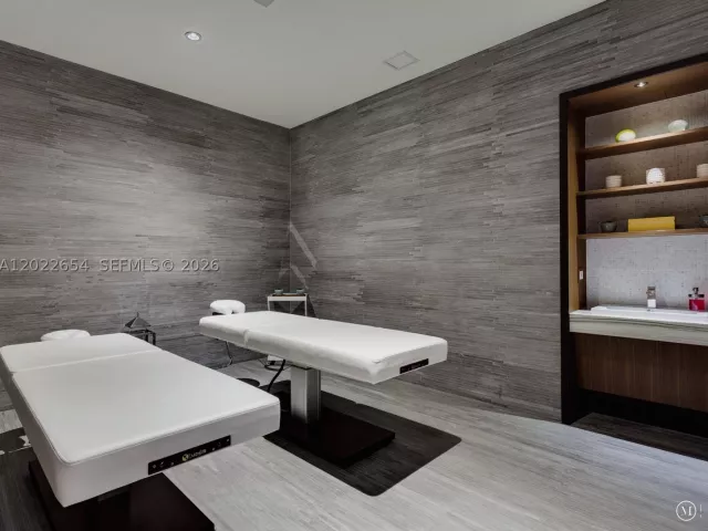 1-bedroom condo for sale in Miami - 45 SW 9th St 3502 - MondialRealty