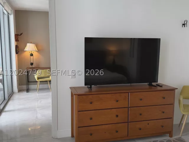 1-bedroom condo for rent in Miami - 1300 Brickell Bay Dr 1007 - MondialRealty