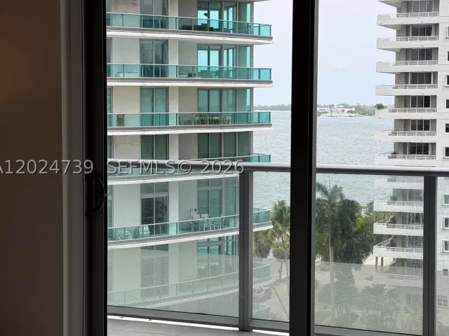 1-bedroom condo for rent in Miami - 1300 Brickell Bay Dr 1007 - MondialRealty