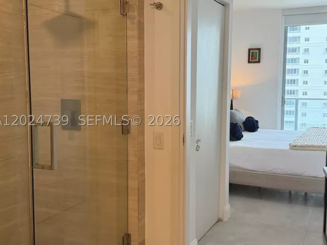 1-bedroom condo for rent in Miami - 1300 Brickell Bay Dr 1007 - MondialRealty