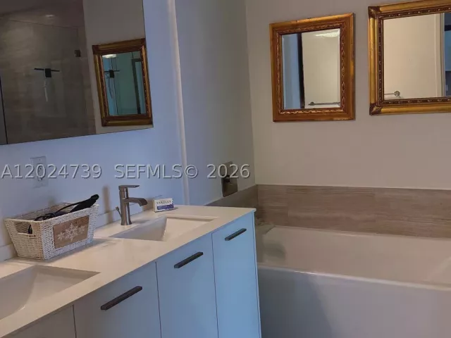 1-bedroom condo for rent in Miami - 1300 Brickell Bay Dr 1007 - MondialRealty