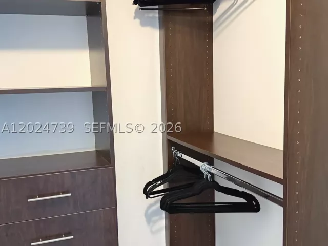 1-bedroom condo for rent in Miami - 1300 Brickell Bay Dr 1007 - MondialRealty