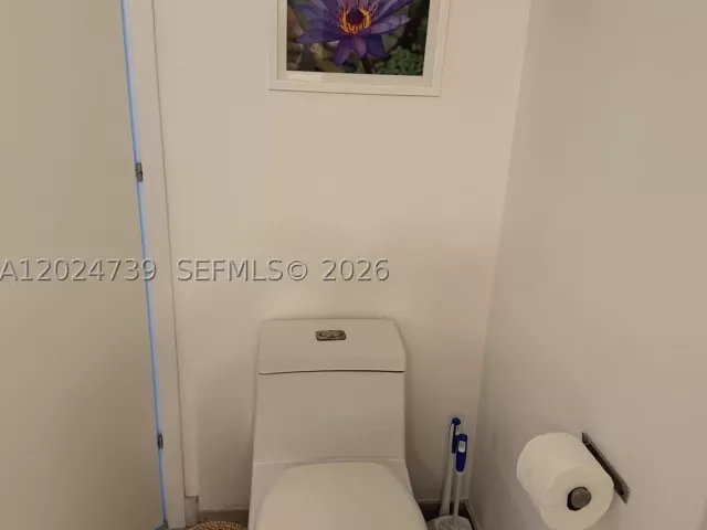 1-bedroom condo for rent in Miami - 1300 Brickell Bay Dr 1007 - MondialRealty
