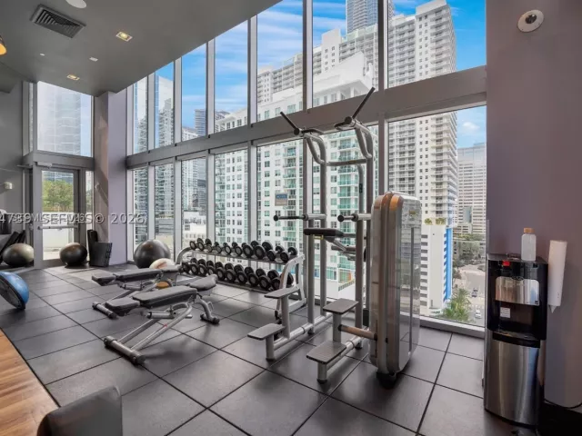 1-bedroom condo for rent in Miami - 1300 Brickell Bay Dr 1007 - MondialRealty