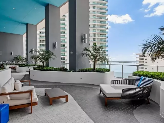 1-bedroom condo for rent in Miami - 1300 Brickell Bay Dr 1007 - MondialRealty