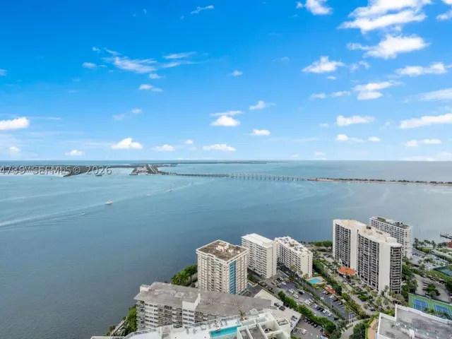 1-bedroom condo for rent in Miami - 1300 Brickell Bay Dr 1007 - MondialRealty