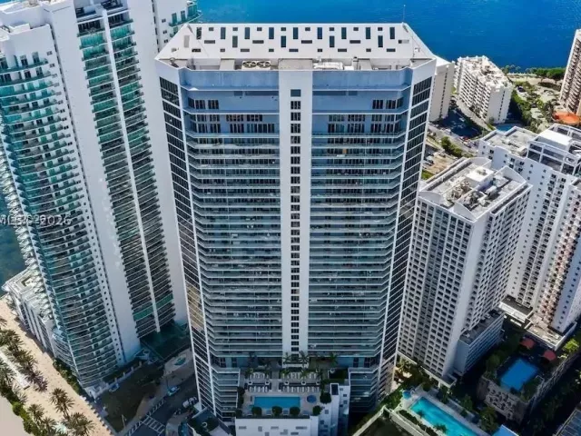 1-bedroom condo for rent in Miami - 1300 Brickell Bay Dr 1007 - MondialRealty
