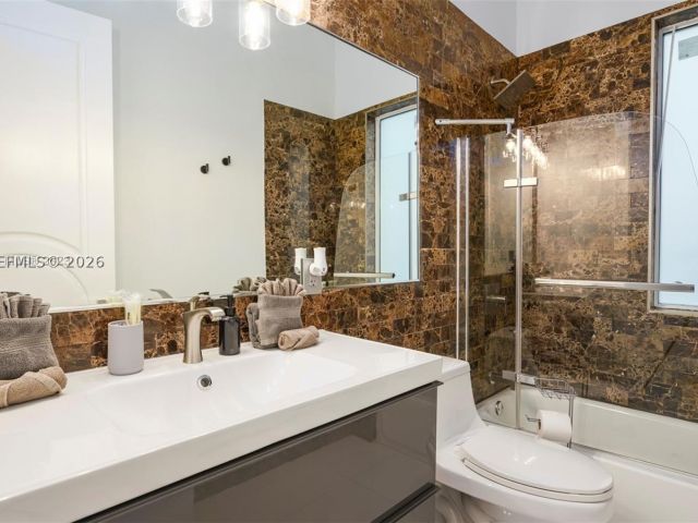 5-bedroom home for rent in Fort Lauderdale - 1759 SW 30th Pl - MondialRealty
