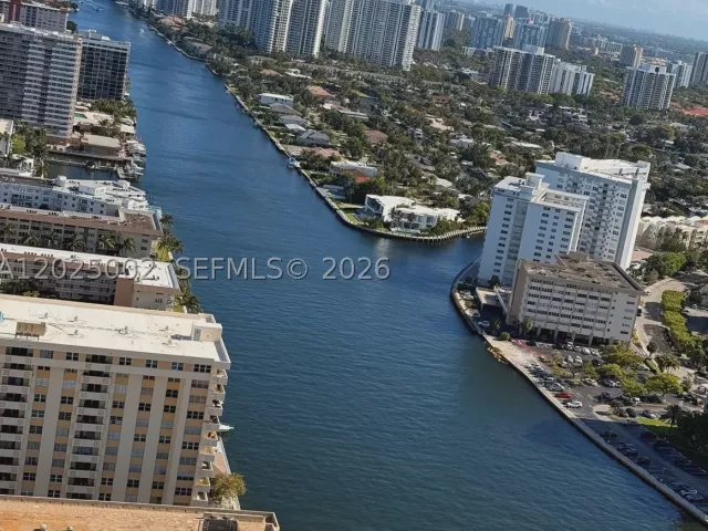 2-bedroom condo for rent in Hollywood - 4010 S Ocean Dr T3509 - MondialRealty