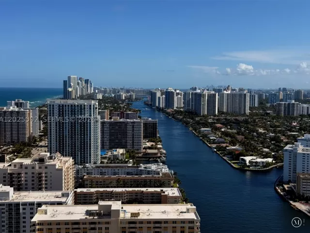 2-bedroom condo for rent in Hollywood - 4010 S Ocean Dr T3509 - MondialRealty