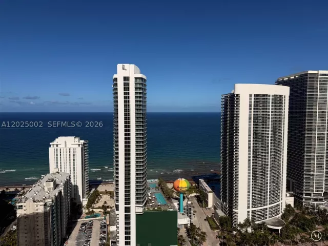 2-bedroom condo for rent in Hollywood - 4010 S Ocean Dr T3509 - MondialRealty