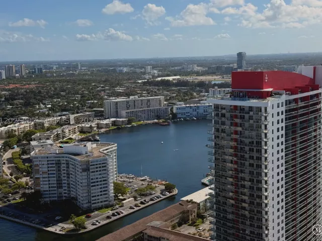 2-bedroom condo for rent in Hollywood - 4010 S Ocean Dr T3509 - MondialRealty