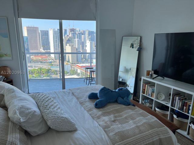 2-bedroom condo for rent in Miami - 185 SW 7th St 3209 - MondialRealty