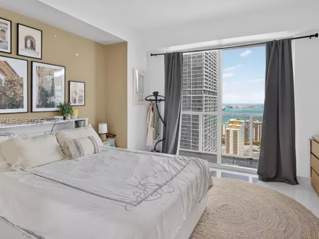 2-bedroom condo for sale in Miami - 500 Brickell Ave 4102 - MondialRealty